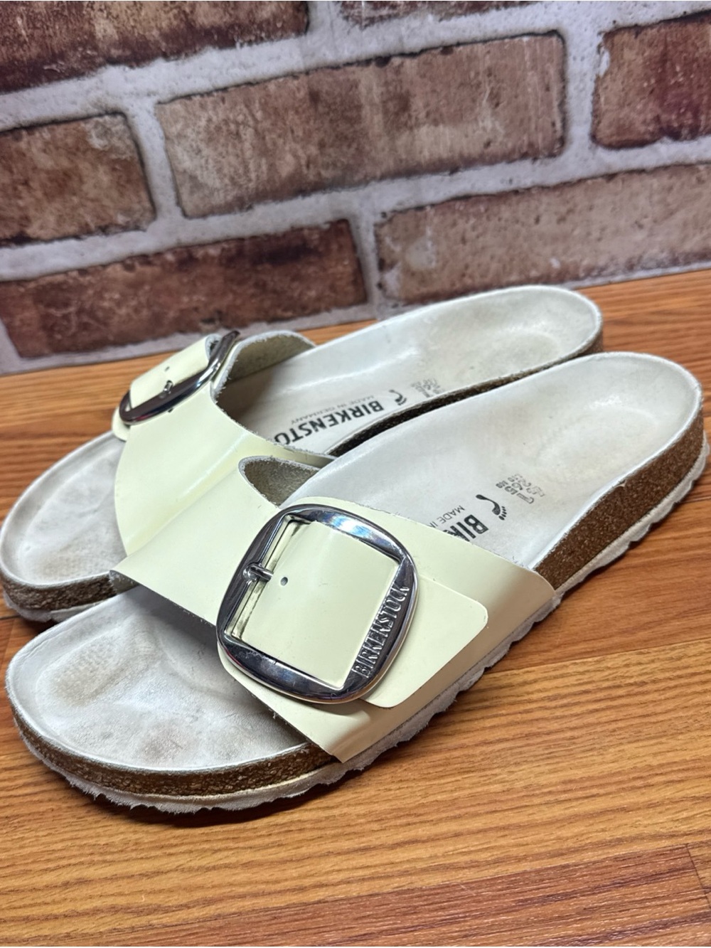 Madrid Big Buckle Butter Size 41 Narrow Fit Women’s Sz 10